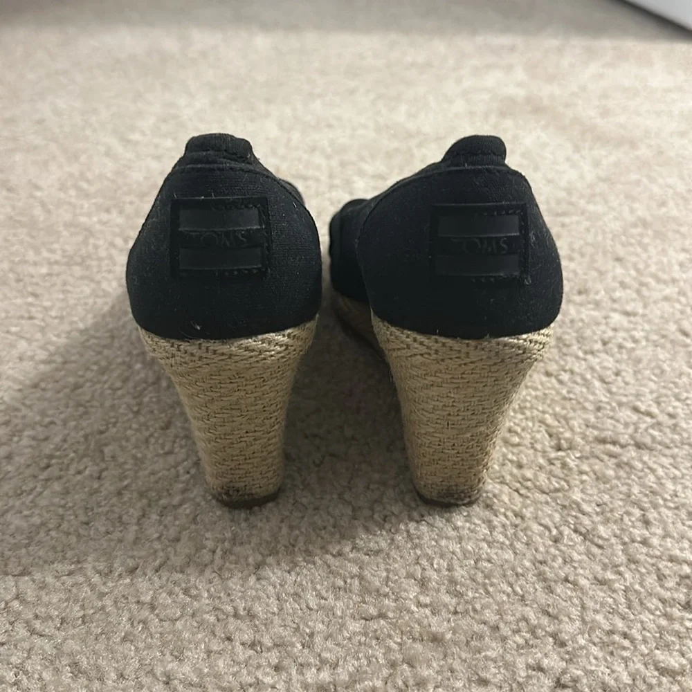 Toms black womens wedge heel sandal 8.5